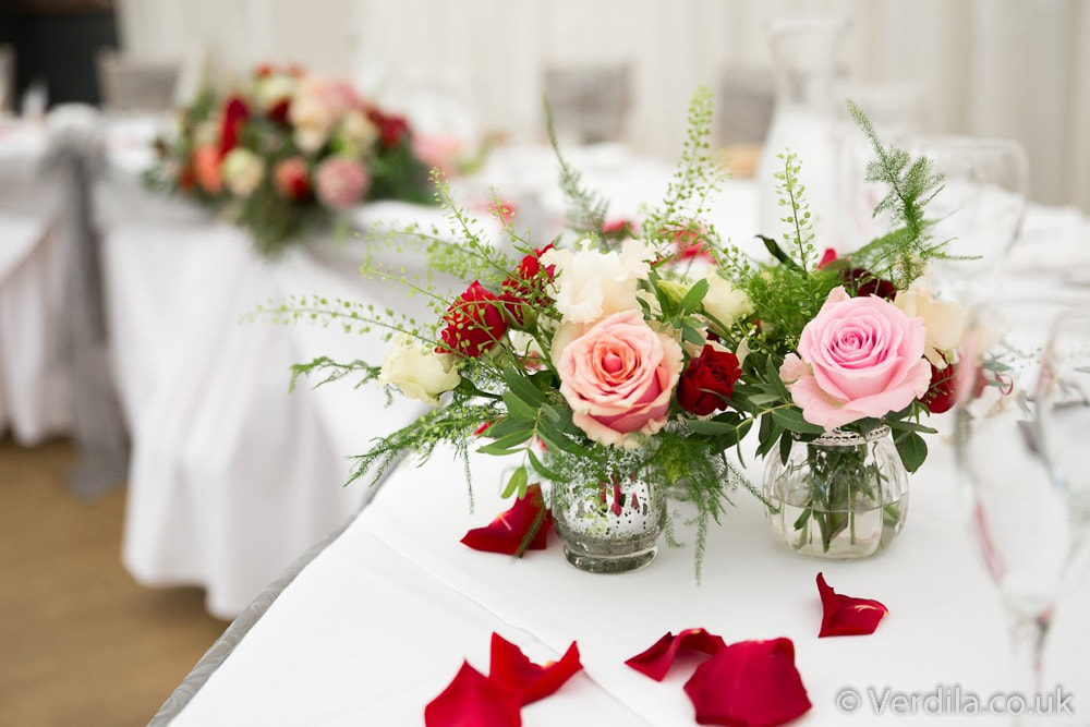 wedding red table flowers